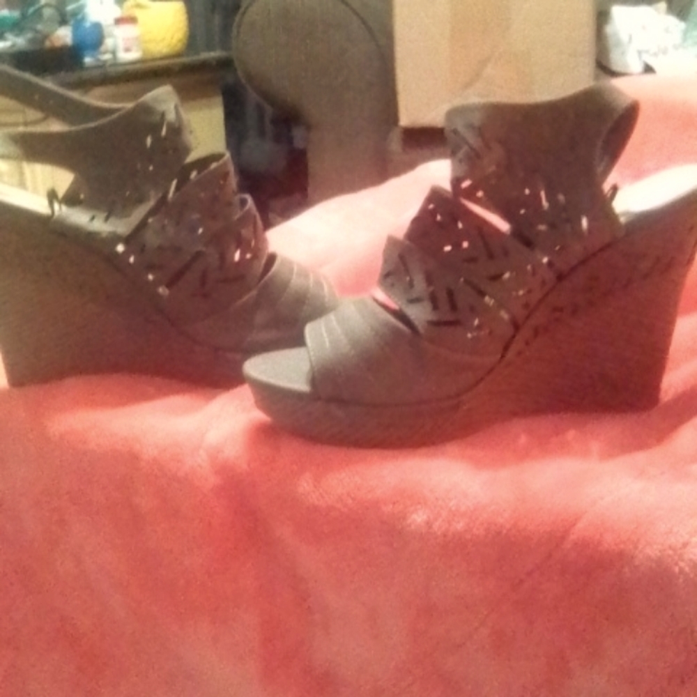 Wedge shoes